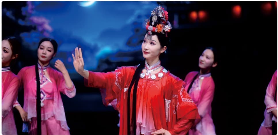 Close view of performers in the Zhangjiajie Eternal Love production